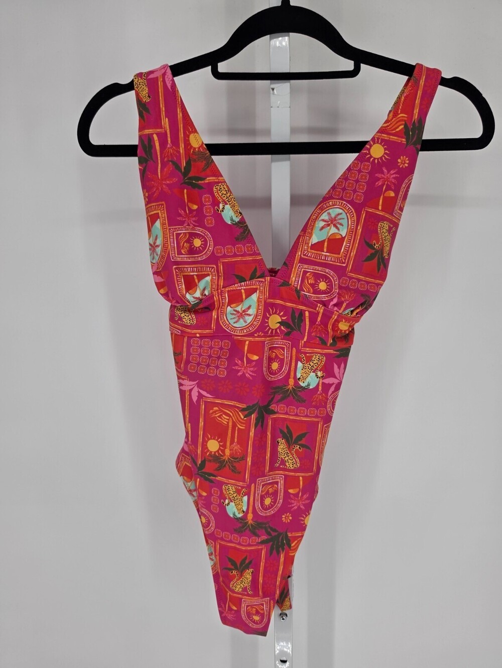 Old Navy Womens Sz S Tie-Back One-Piece Swimsuit in Wild Pink Cheetah